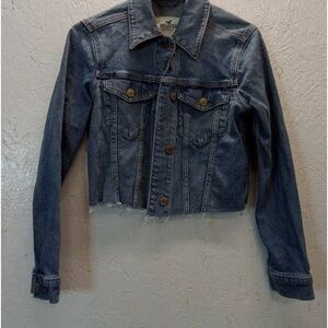 Hollister Cropped Lightweight Denim Jean Jacket. (Large)